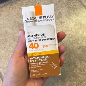 La Roche Tinted Mineral Sunscreen SPF 40 - Medium